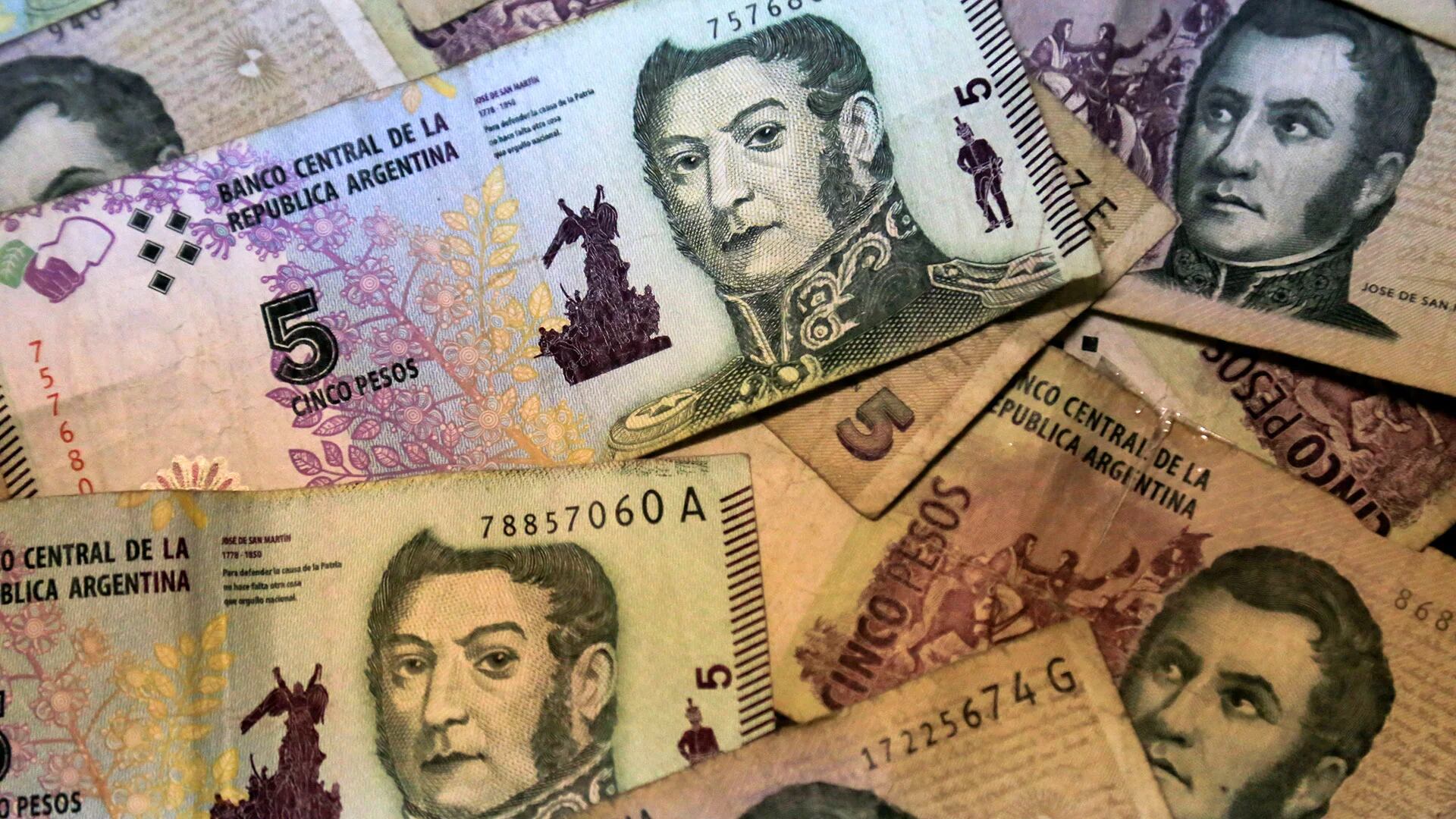 Billetes de cinco pesos (NA)