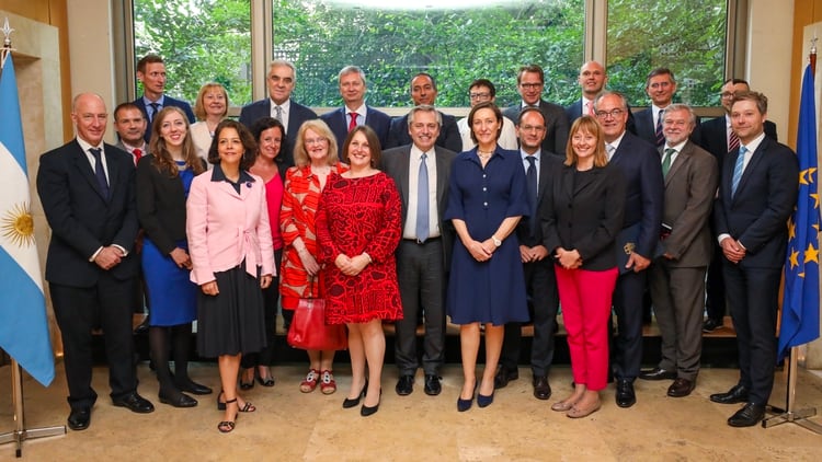 El presidente electo, Alberto Fernández, almorzó la semana pasada con los embajadores de la Unión Europea. Foto NAzzzz