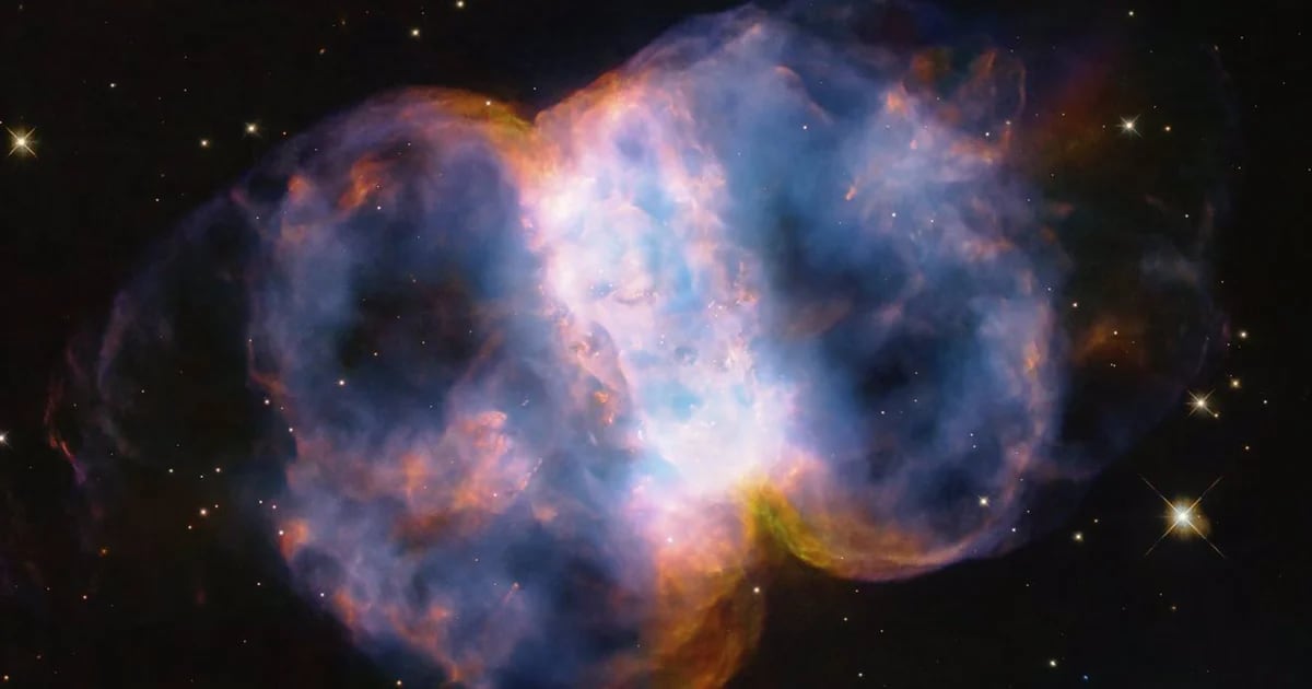 El Telescopio Espacial Hubble cumplió 34 años y lo celebró con una imagen sorprendente