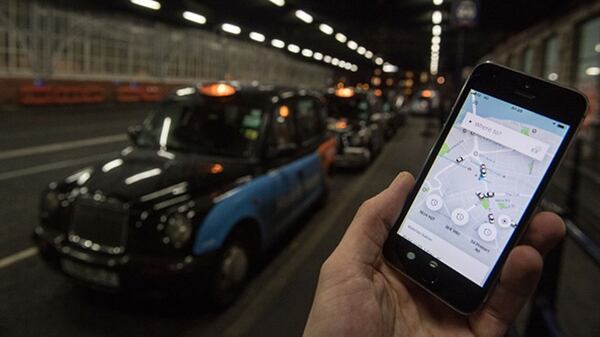 La modalidad de pedir un auto desde el celular sigue creciendo día a día. (Getty Images)