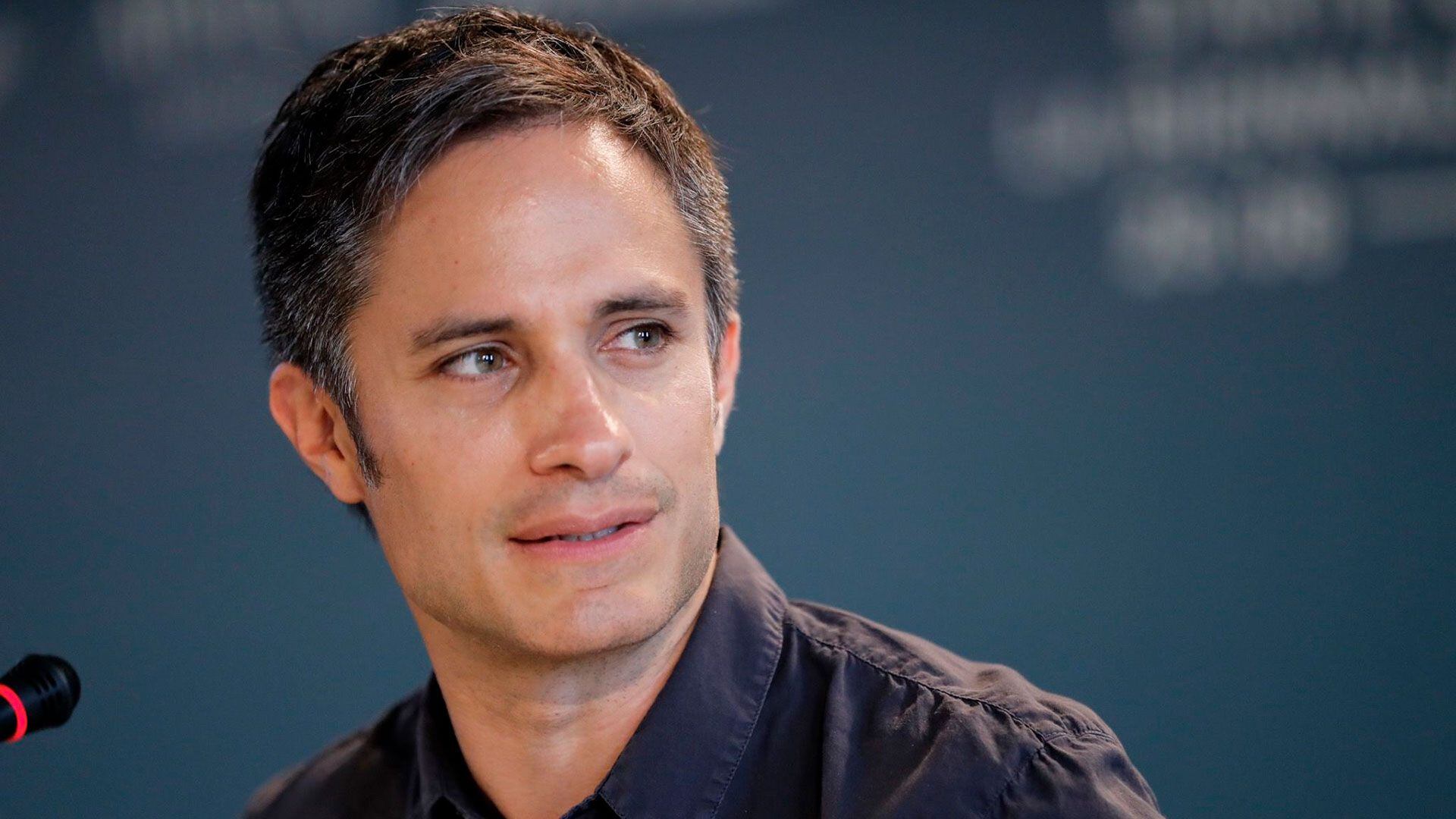 Gael García Bernal accompanied the presentation at the Toronto Festival of two films in which he acts and one that he directs.  There, he spoke with Infobae (AT&T; Studio and TIFF)
