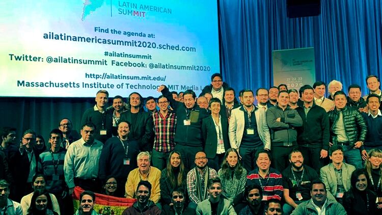 Asistentes de 25 países de América Latina en la primera cumbre de IA del MIT