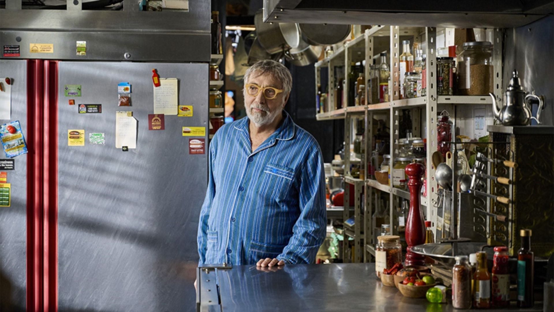 La despensa de Manuel, un tesoro oculto en su vivienda, refleja la diversidad de su paladar con una mezcla de ingredientes locales y exóticos. (Créditos: Star+)