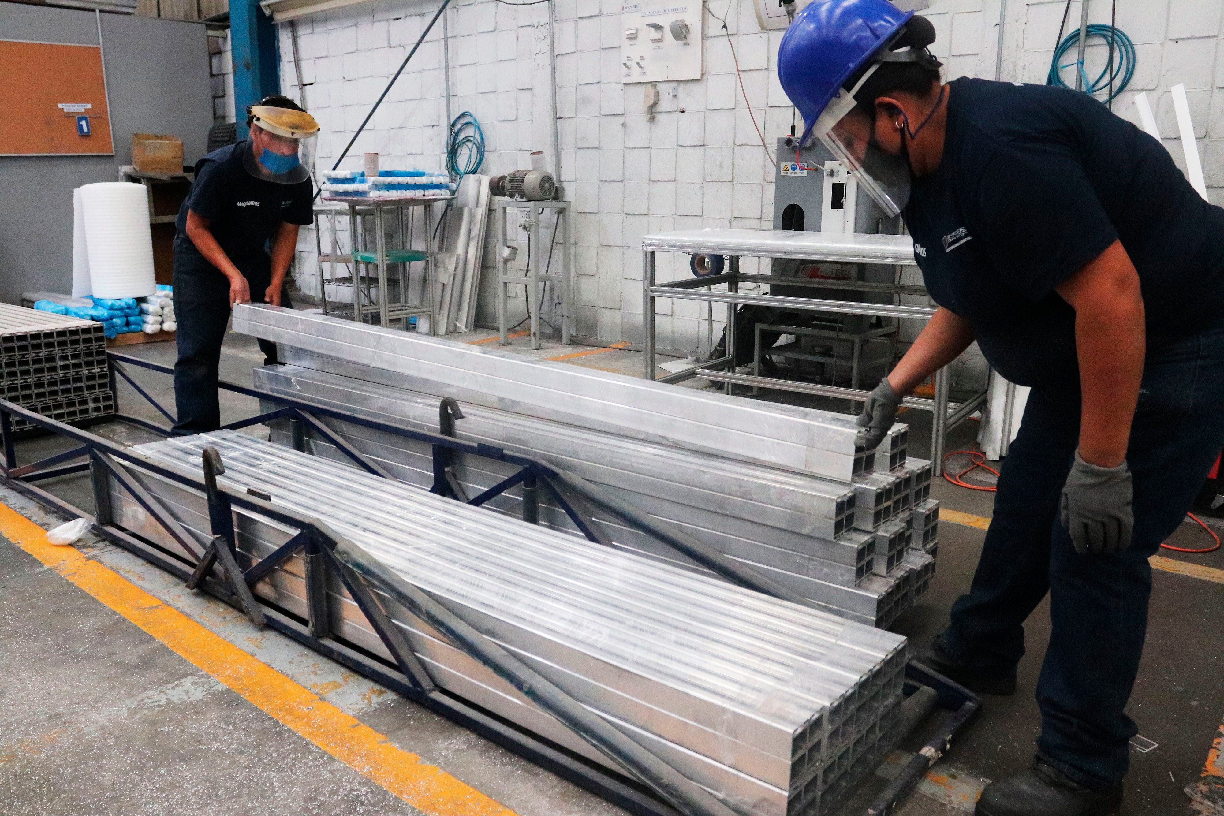 Empresas de aluminio se reactivan para apoyar a las industrias esenciales