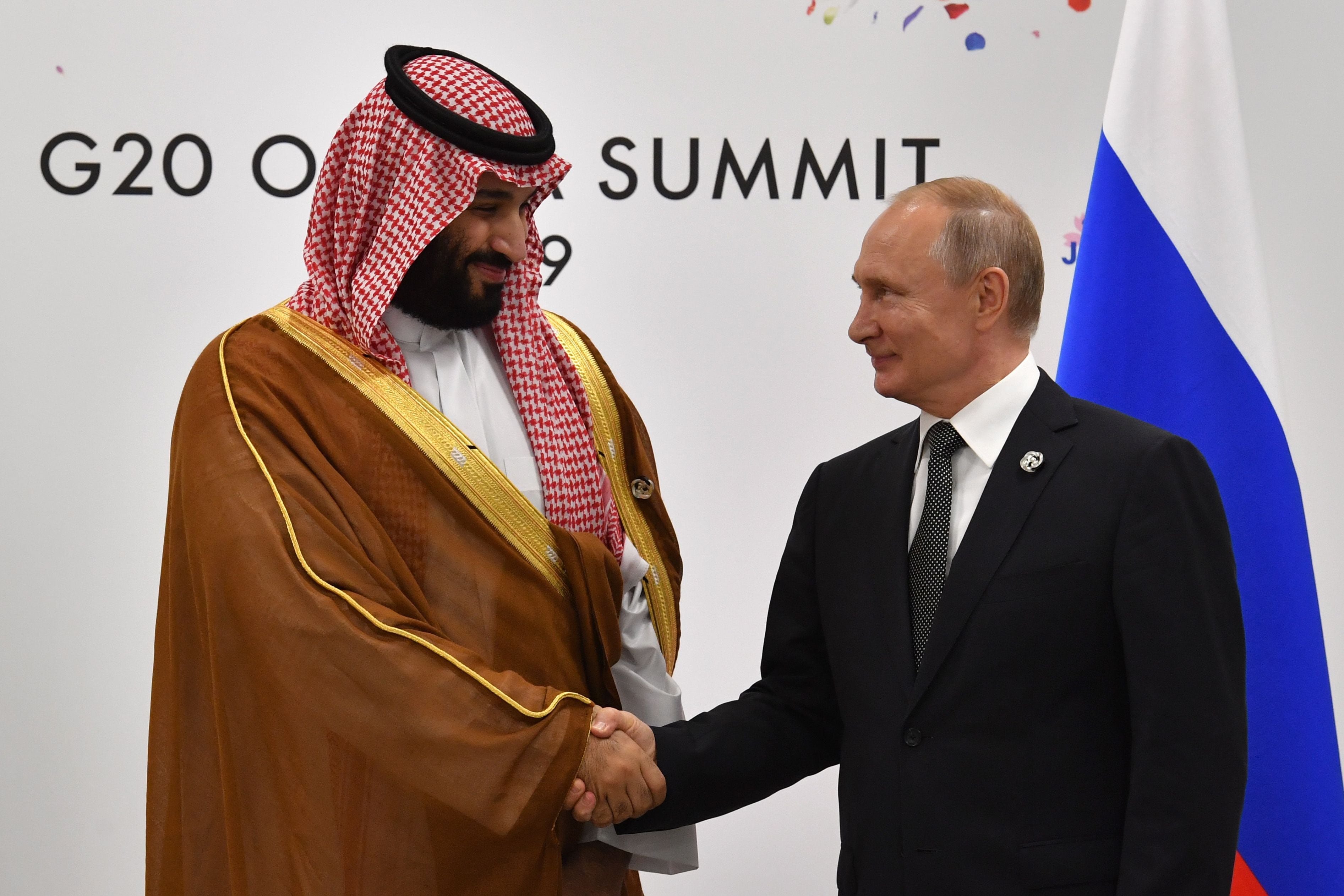 Los líderes de Arabia Saudita y Rusia, Mohamed bin Salmán y Vladimir Putin. EFE/EPA/YURI KADOBNOV/
