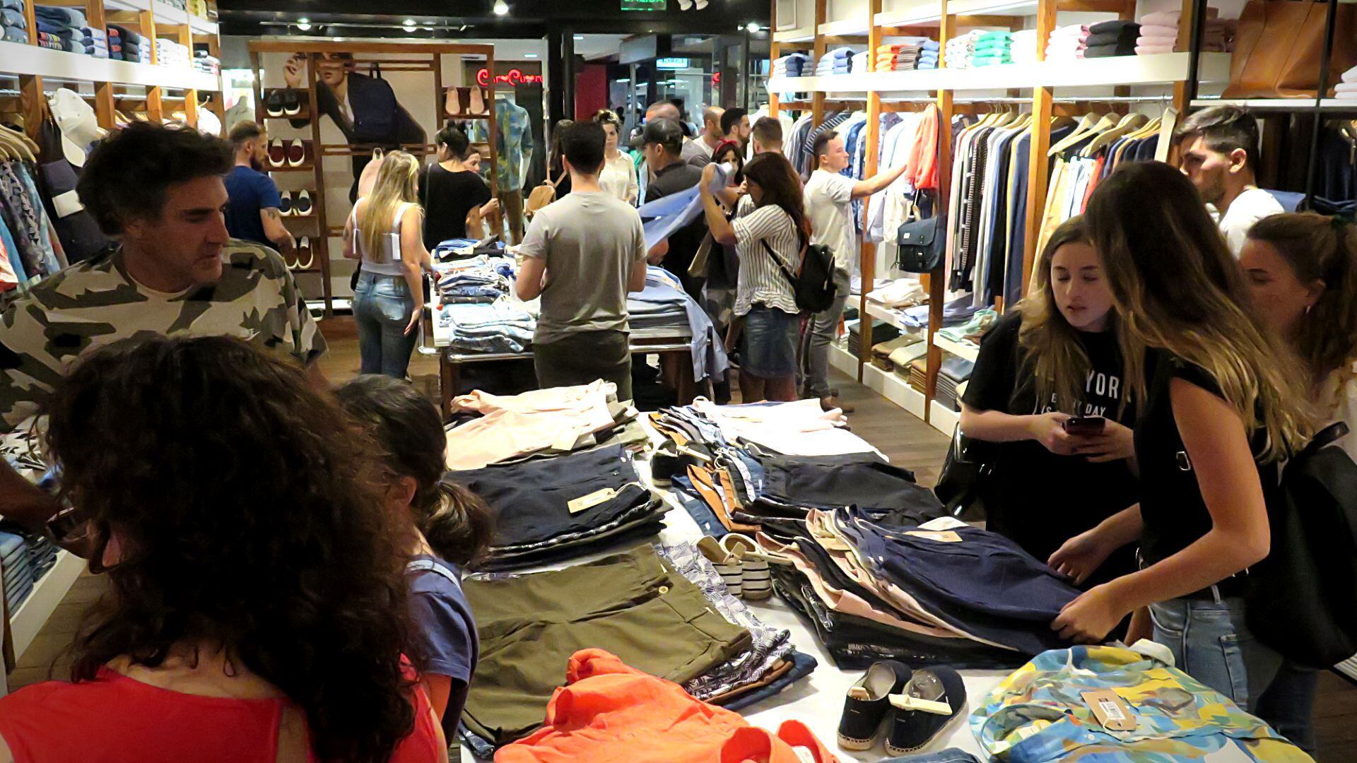 En los shoppings, el número de visitas aumentó un 15 %. (Foto: Gustavo Gavotti)
