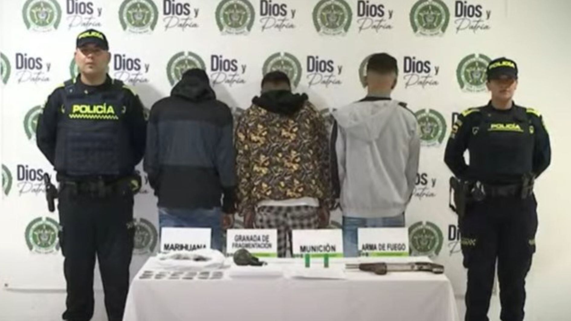 Los tres capturados tenían en su poder planfletos alusivos al temido grupo delincuencial Tren de Aragua - crédito CityTV