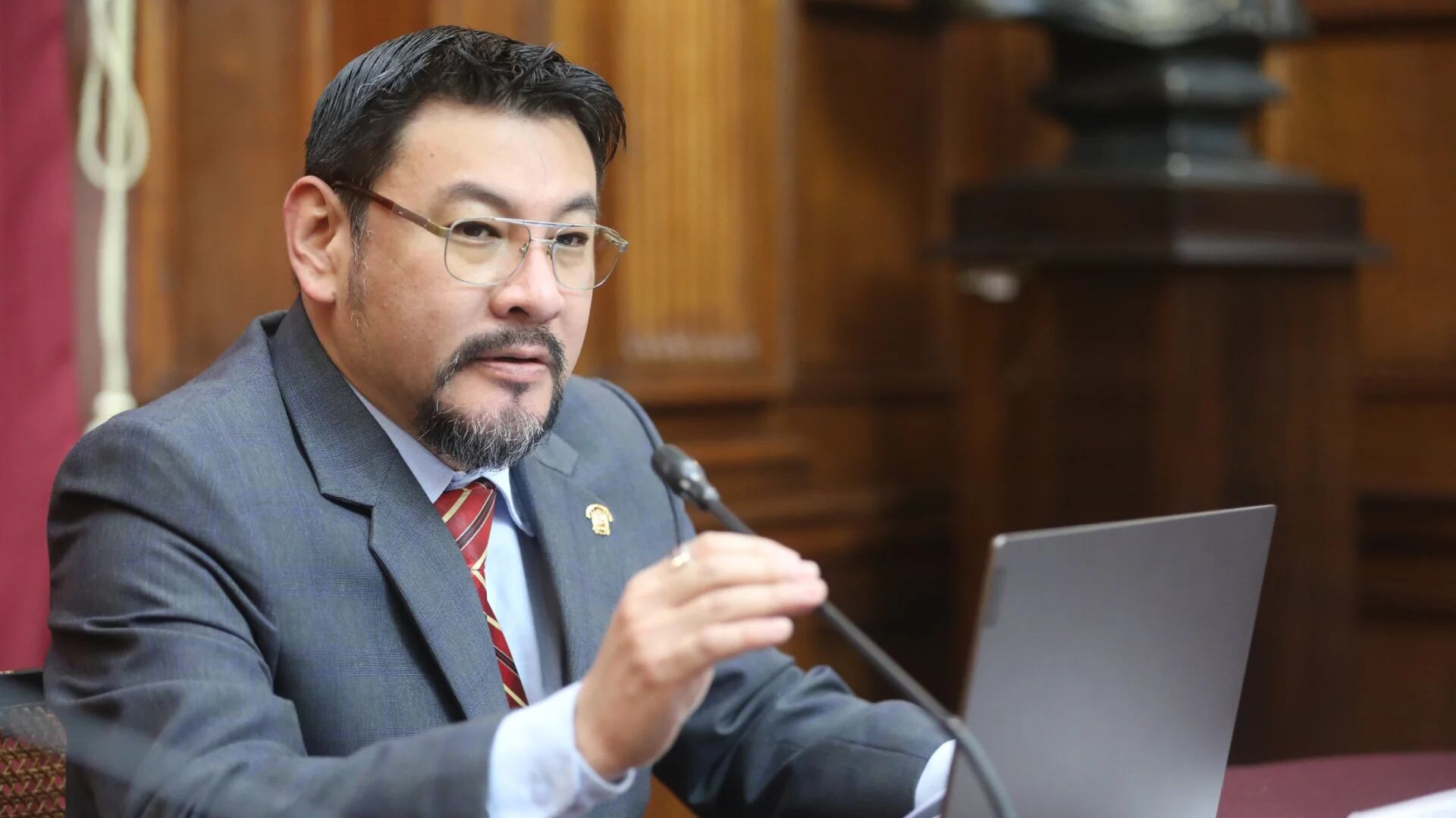 Congreso blinda y salva de suspensión a Luis Cordero Jon Tay, denunciado por violencia machista