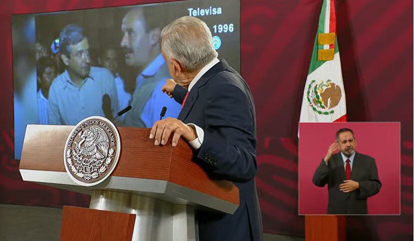El presidente López Obrador recordó en su mañanera una entrevista que le hizo el periodista Ricardo Rocha en 1996. (Presidencia)