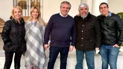 Imágenes de un reciente fin de semana en Olivos, cuando el presidente almorzó con la familia Moyano. Según el economista Broda, es parte del mundo del revés