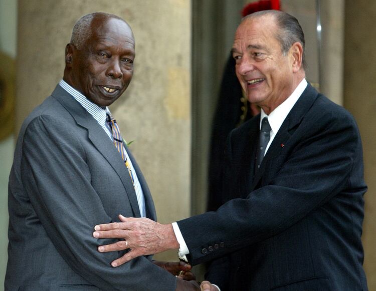Daniel Arap Moi recibido en 2002 por el presidente de Francia Jacques Chirac en París 