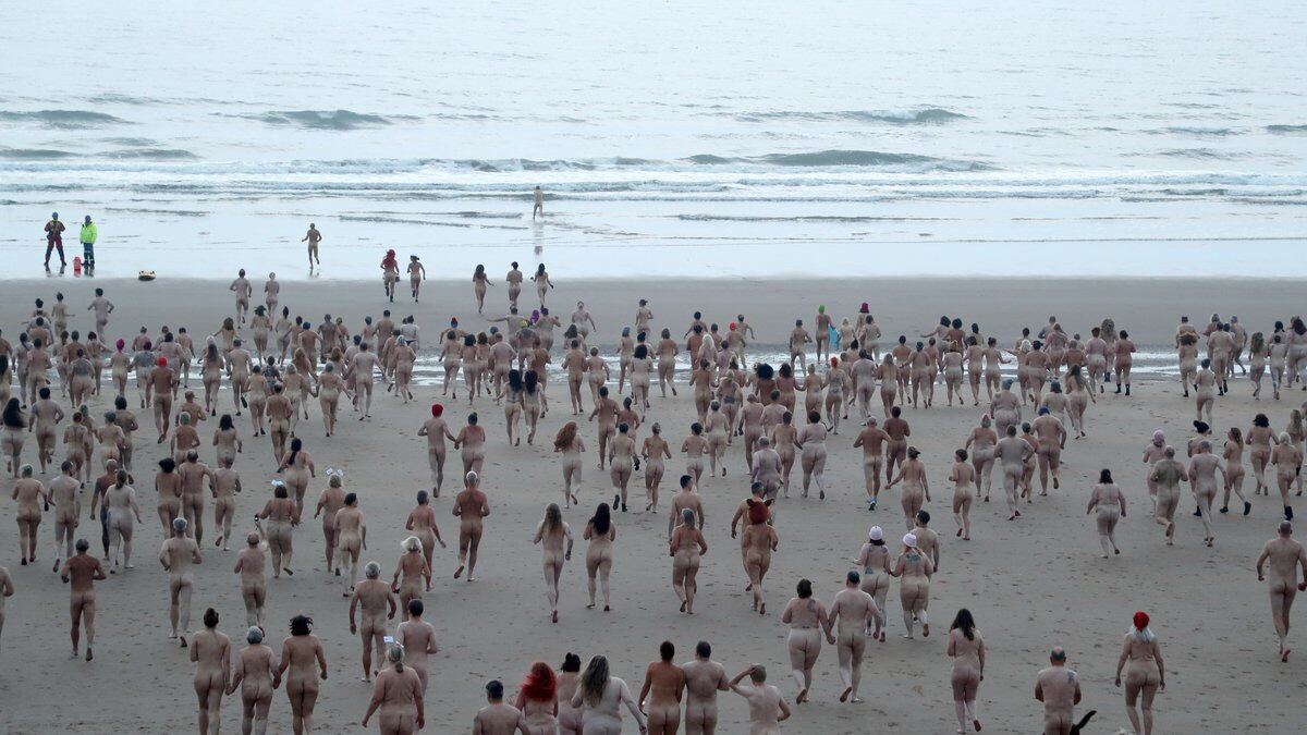 где есть пляжи с голыми людьми фото 27
