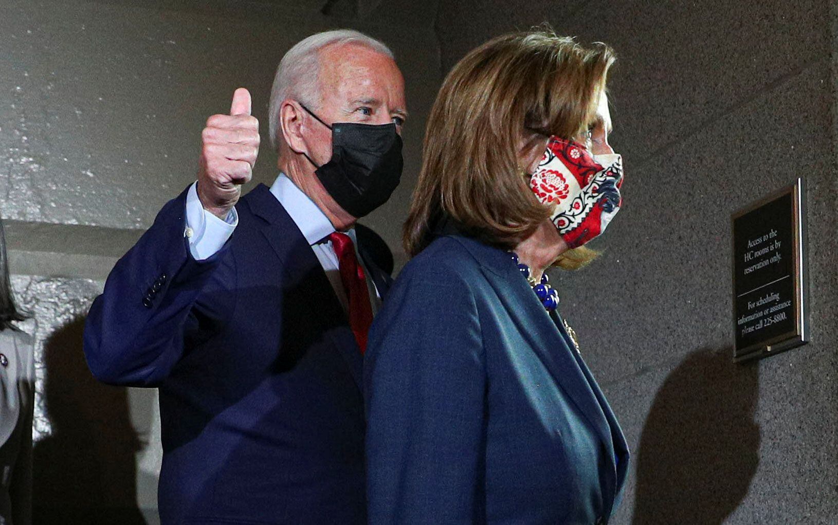 Joe Biden y Nancy Pelosi (Reuters)