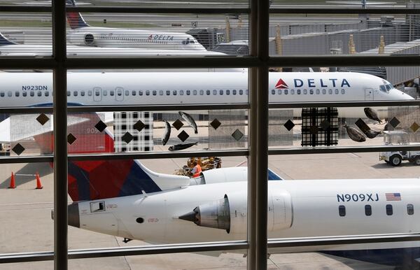 Los pasajeros recibieron citaciones judiciales al llegar al aeropuerto de Detroit (AP Photo/Carolyn Kaster, File)