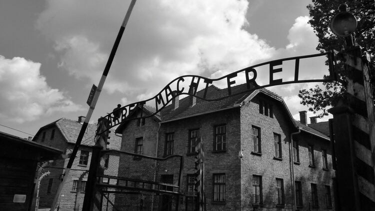 Ingreso al campo de concetración de Auschwitz