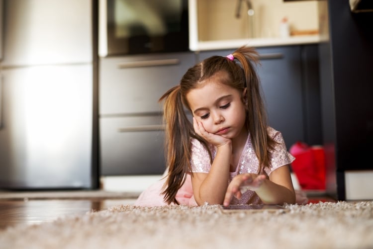 El aburrimiento empieza a ser visto como formador y como un estímulo a la creatividad. Confrontado a un vacío, el niño debe abrevar en sus propios recursos (Shutterstock)