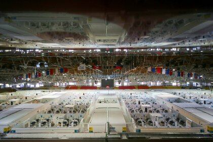 El estadio de patinaje sobre hielo cubierto de Krylatskoye tras la decisión de las autoridades locales de convertirlo en un hospital temporal en medio del brote deCOVID-19 en Moscú, Rusia, el 5 de octubre de 2020. Sergei Vedyashkin/Agencia de Noticias de Moscú/Handout via REUTERS