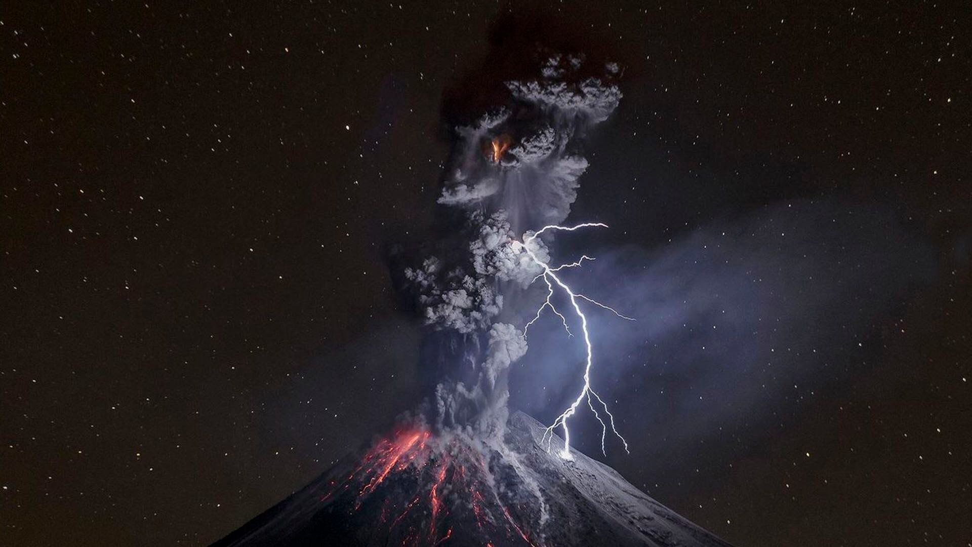 El Volcán de Colima, también llamado Volcán de Fuego, se eleva majestuosamente en el paisaje mexicano.(Cuartoscuro)