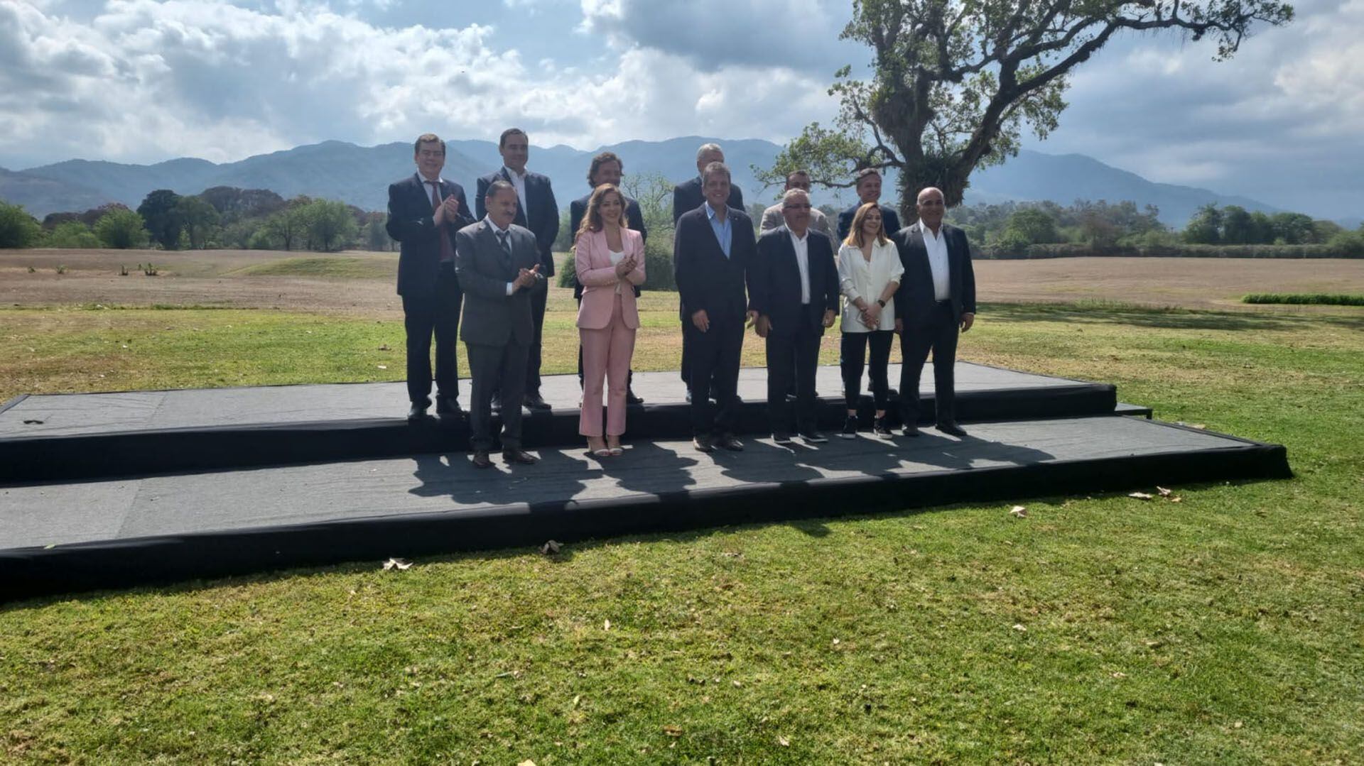 Massa, en la residencia del gobernador de Salta, Gustavo Sáenz, junto al resto de los mandatarios