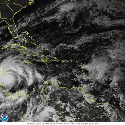 Captura GIF del huracán Iota, que pasa por el Caribe antes de llegar a tierra firme.