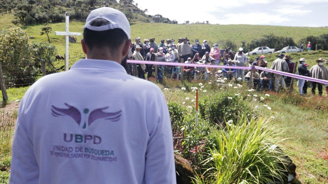 02-12-2021 Miembro de la Unidad de Búsqueda de Personas Desaparecidas de Colombia (UBPD) durante trabajos en el departamento de SantanderPOLITICA TWITTER @UBPDCOLOMBIA