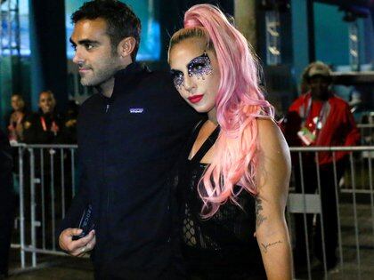  Lady Gaga con su novio (Reuters)