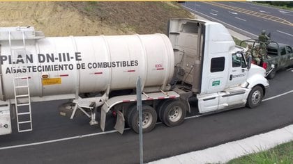 Cuando hubo desabasto de gasolinas, el presidente acondicionó un Plan DN-III que se quedó de forma permanente en el marco de combate al huachicol (Foto: Sedena)