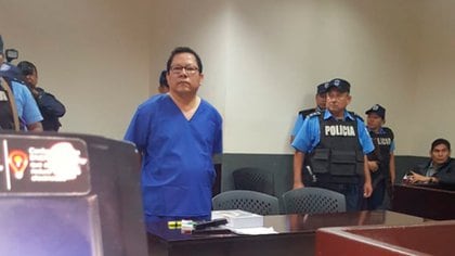 El periodista Miguel Mora fue acusado de “crímenes de odio” por el régimen de Ortega. La Fiscalía pedía la pena máxima contra él. Pasó seis meses en prisión y salió libre por una ley de amnistía.