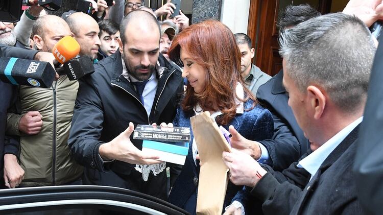 CFK con la militancia (foto: Télam)