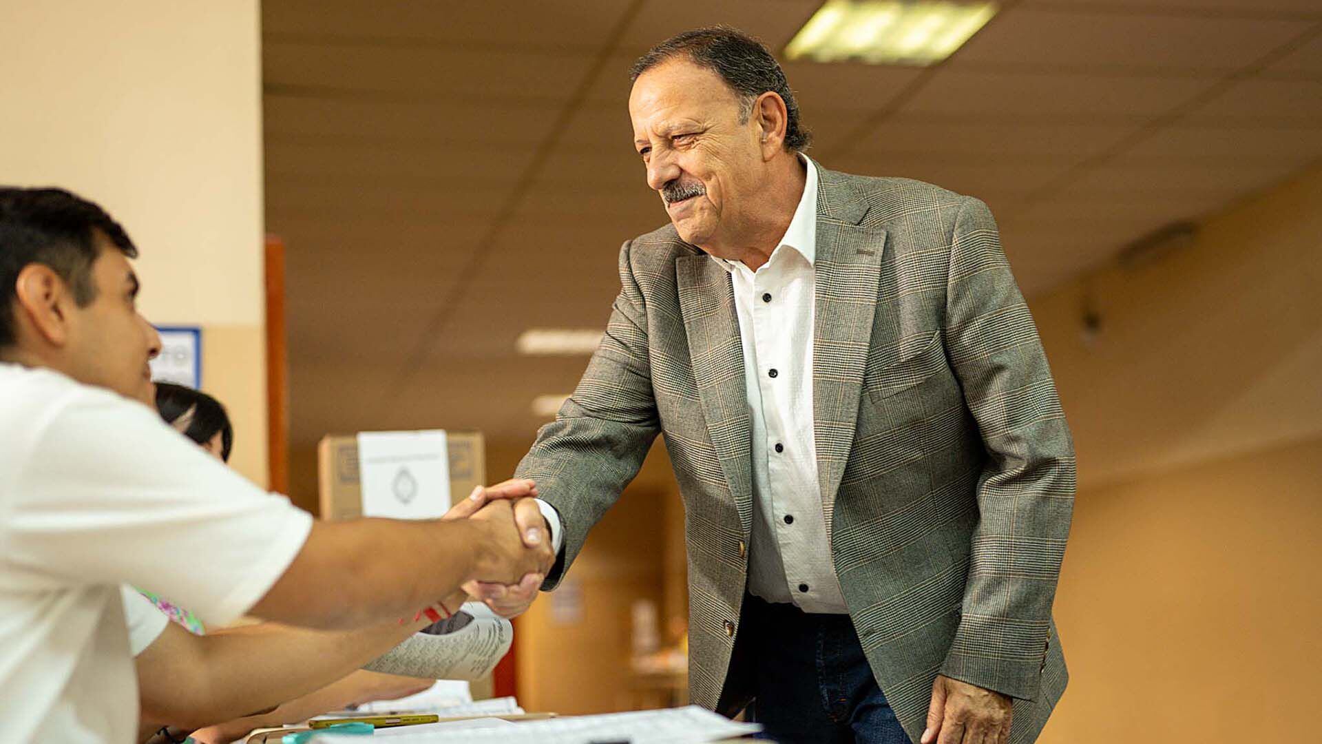 Elecciones Balotaje 2023 La Rioja - vota Ricardo Quintela