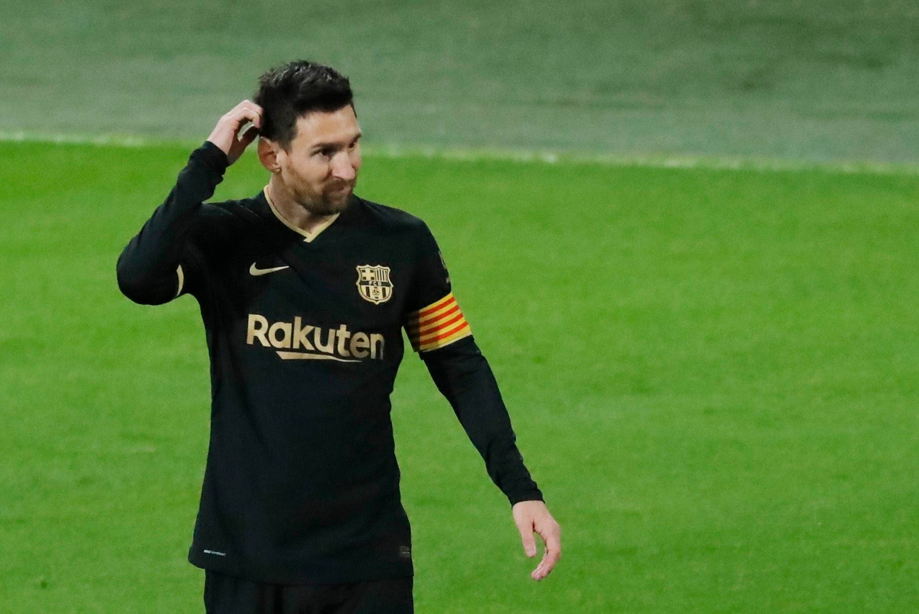 Lionel Messi debe decidir si continúa en el Barcelona o si se marcha (Reuters)