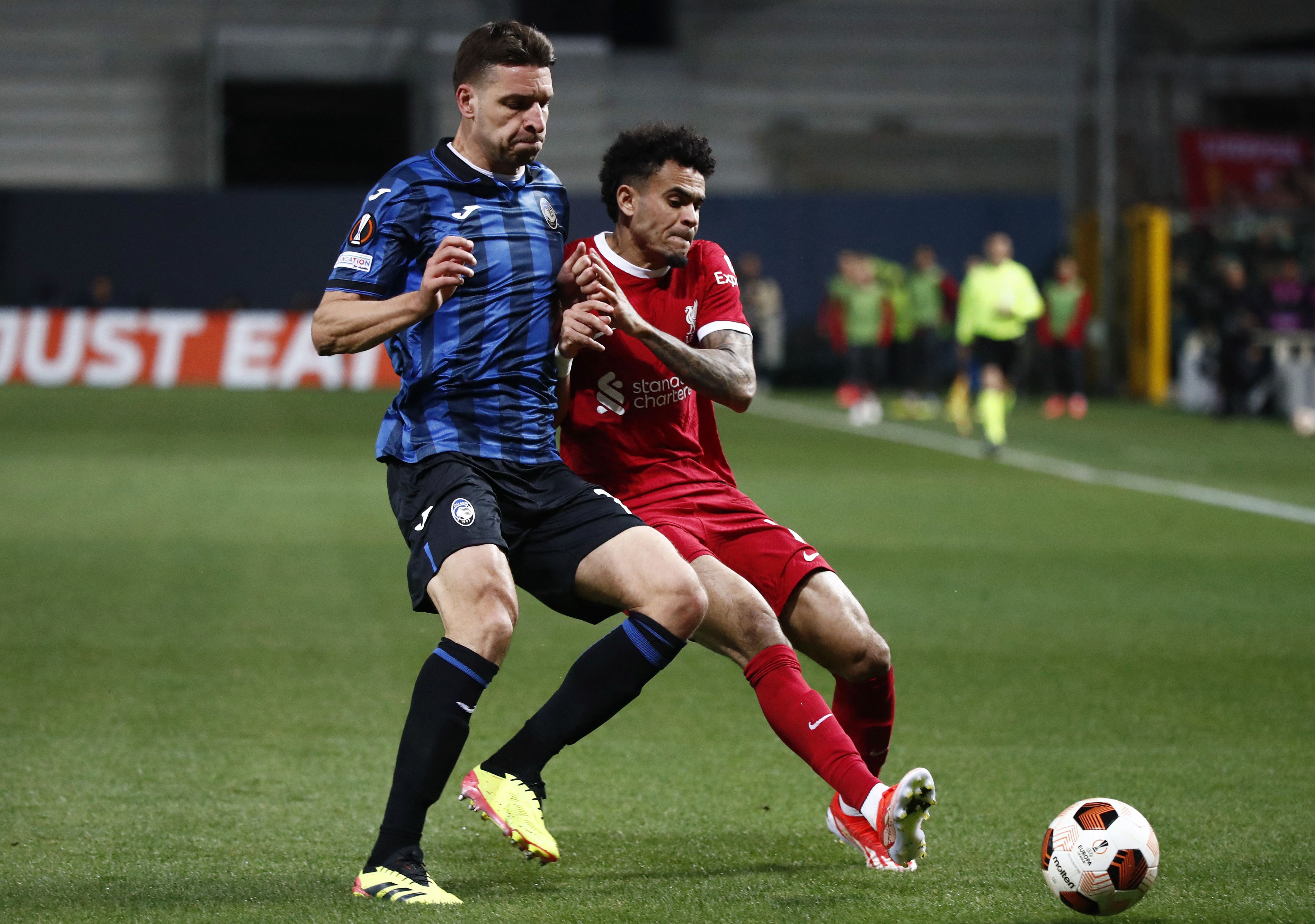 Luis Díaz disputó 65 minutos en la victoria sobre Atalanta - crédito Alessandro Garofalo/REUTERS