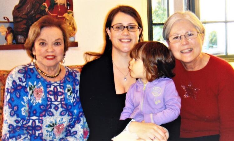 Shirley Temple junto a su hija, nieta y bisnieta