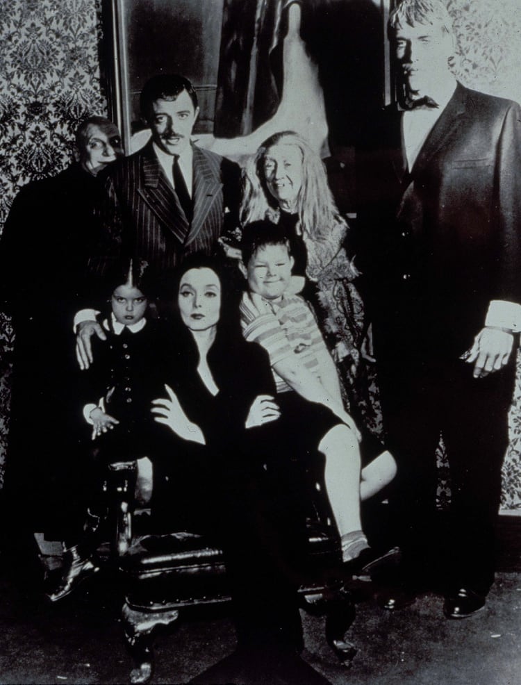 Los Locos Addams La Historia Detras De Una Familia Muy Normal Y