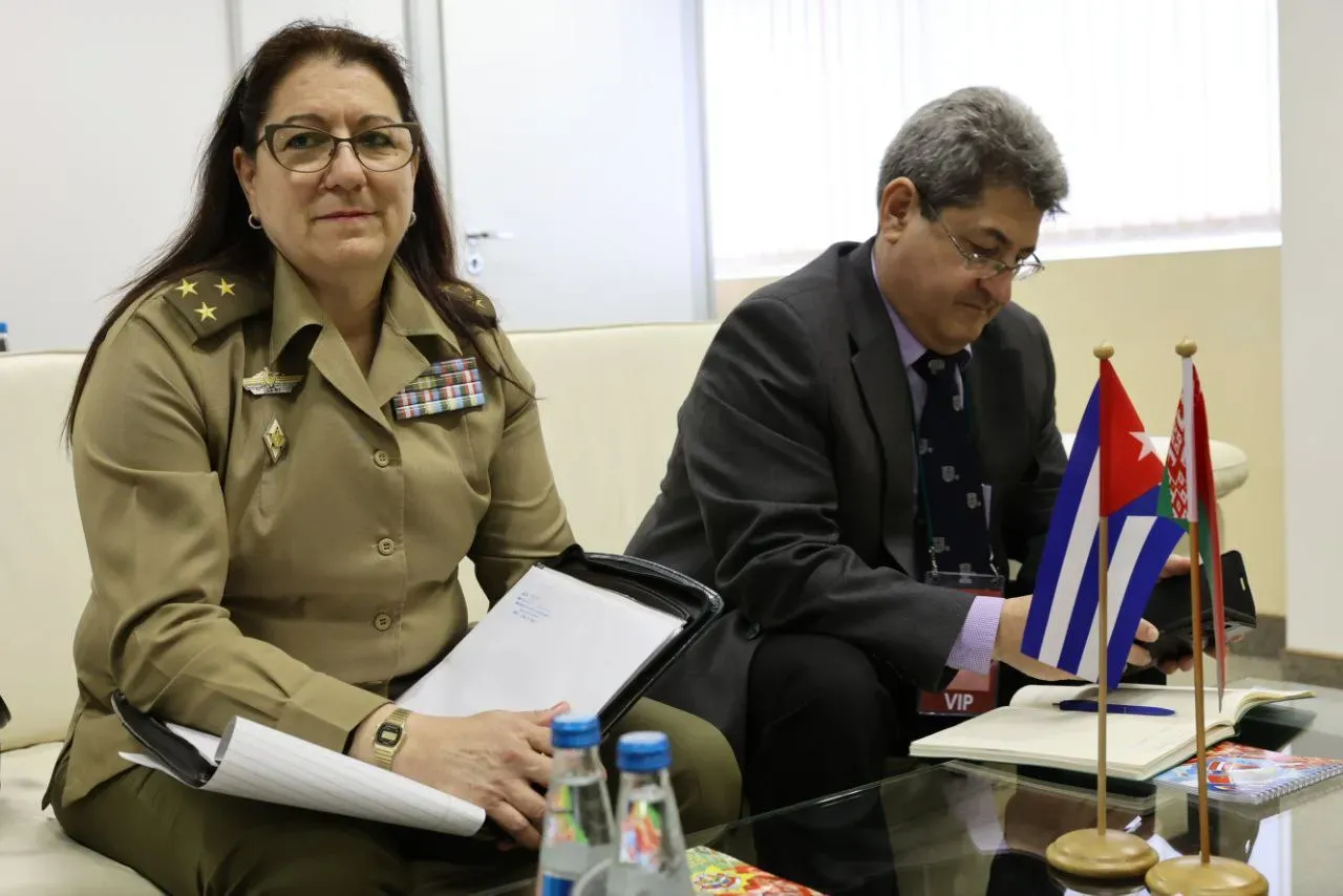 La coronel del ejército cubano Mónica Milián Gómez, agregada militar en Moscú e hija del fallecido general de división Roberto Milián Vega, que combatió en la revolución junto a Raúl Castro. (Gob. Rusia)