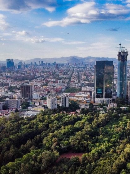 De los siete niveles en que se divide el rascacielos, fue en el nivel de departamentos E donde los obreros pasaron este sismo (Foto: Twitter@EDUX77)