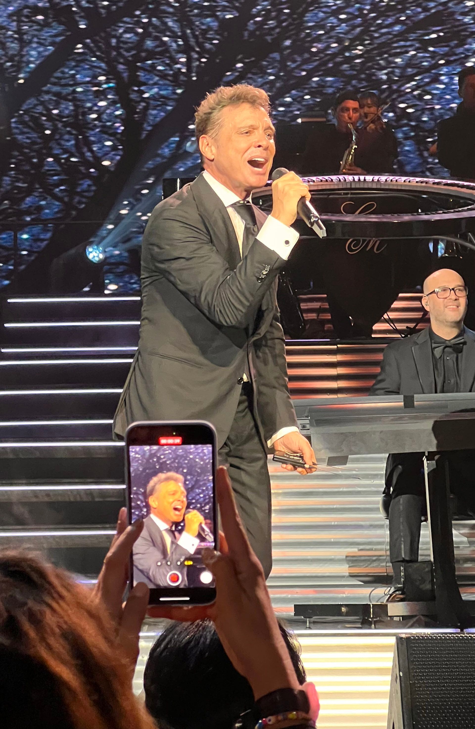 Luis Miguel deslumbró en Miami con un espectacular concierto ante miles
