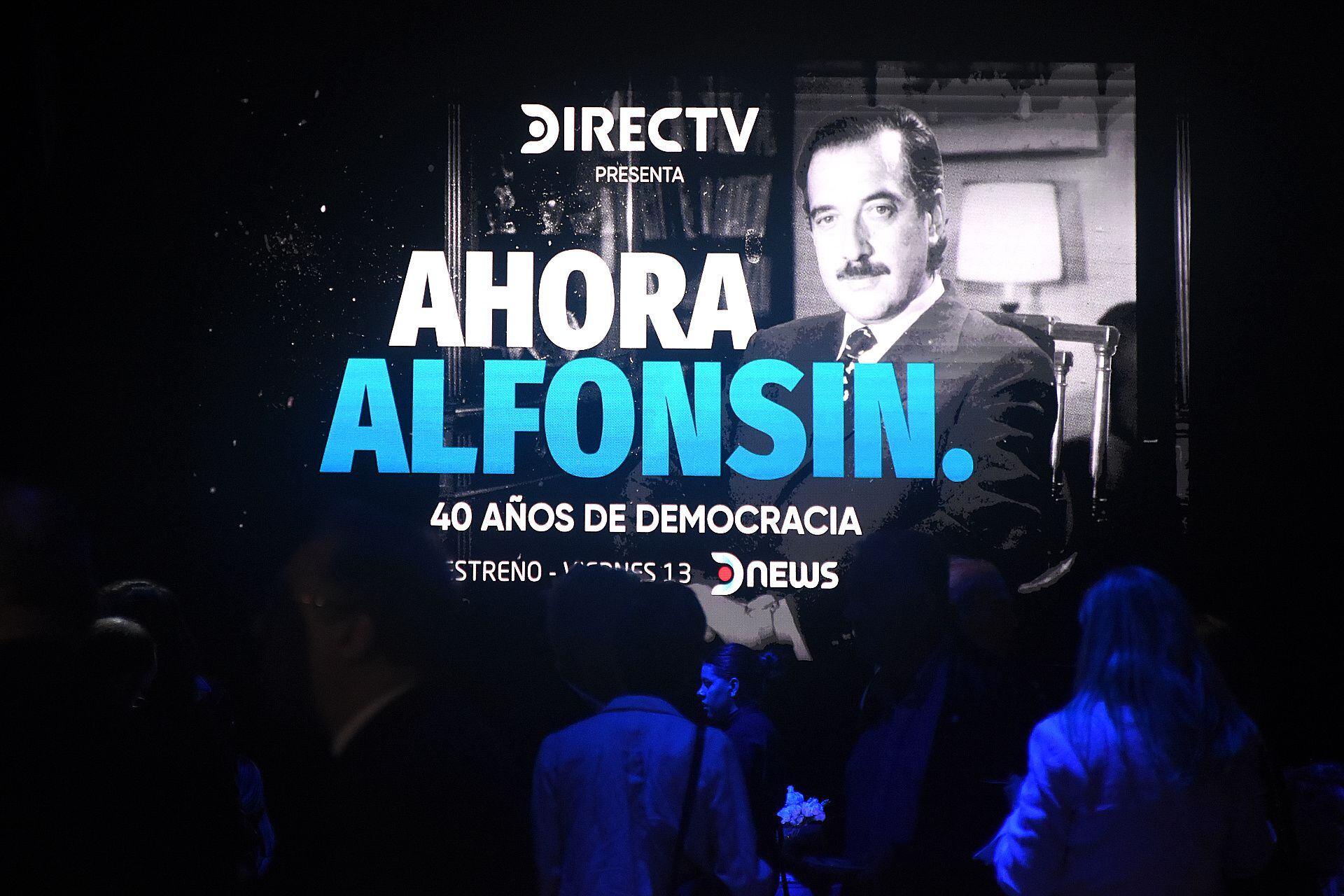 El documental destaca la figura del expresidente, Raúl Alfonsín, y su papel fundamental en el proceso de transición y consolidación de la democracia en la Argentina; y su cooperación como líder regional en apoyo a los procesos de paz y democratización en los países de la región