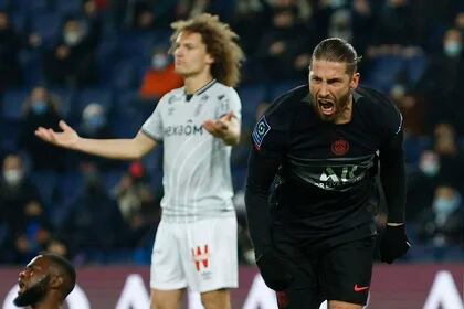 Sergio Ramos sigue lidiando con sus constantes lesiones y sólo disputó cinco partidos con la camiseta del PSG (Foto: Reuters)