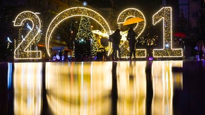 En Pristina, capital de Kosovo, también se preparan para recibir el nuevo año. Armend NIMANI / AFP