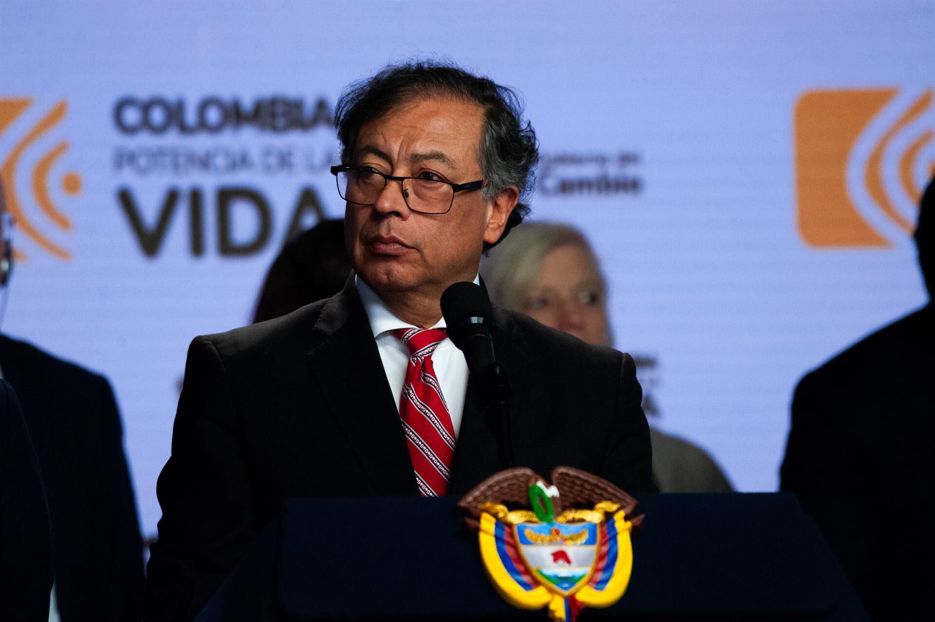 Colombia expulsa a diplomáticos argentinos después de que Milei llamara “asesino terrorista” a Petro