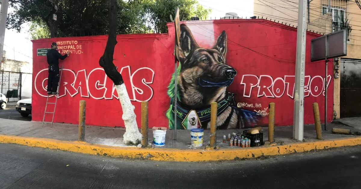 They paint a mural in honor of Proteus at Tlalnepantla: “He will live in our hearts!”