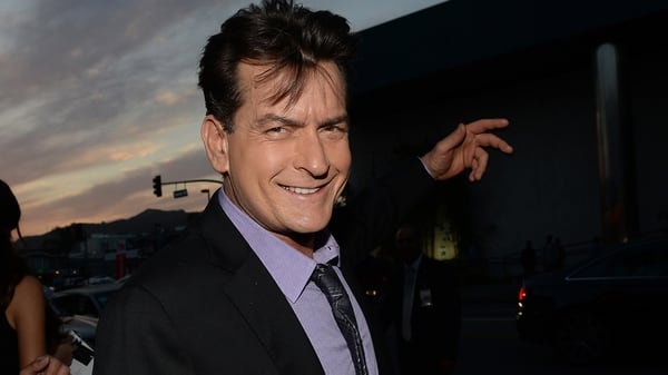 Charlie Sheen es portador del Virus de Inmunodeficiencia Humana