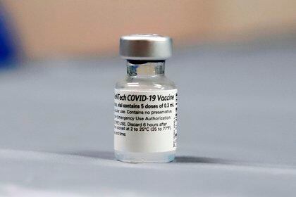 La vacuna de Pfizer/BioNTech contra la covid-19 ya comenzó a ser aplicada en EEUU (EFE) 
