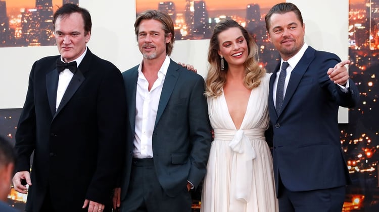 Tarantino, Brad Pitt, Margot Robbie y DiCaprio en el estreno de la película (REUTERS)