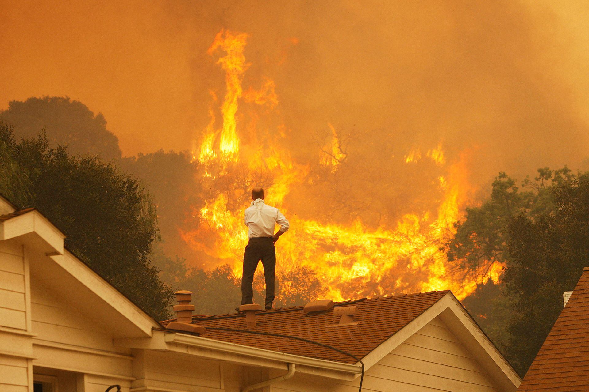 Los incendios forestales son cada vez más frecuentes a medida que aumenta la temperatura del globo terráqueo de forma alarmante (Getty Images)