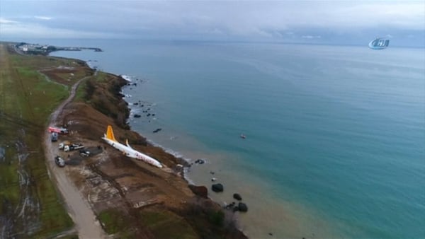 El impresionante despiste de un avion que casi termina en el mar 31