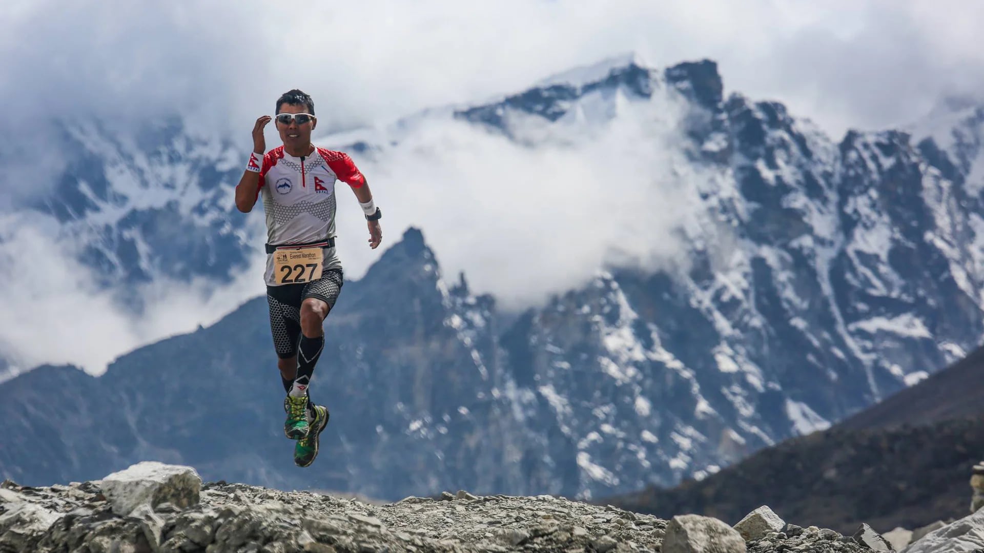 En las montañas de Nepal se realiza una de las carreras más extremas (Anuj Adhikary/Everest Marathon Facebook)