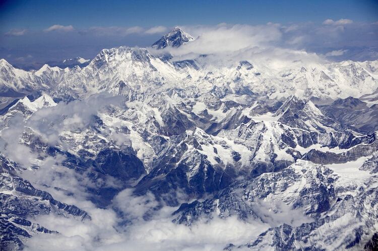 Vista aérea del Monte Everest, entre el Nepal y el Tibeet (Bloomberg/Adeel Halim)