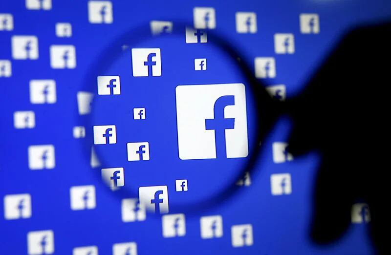 Los responsables de las redes sociales también trabajan para no reproducir contenidos engañosos o falsos en sus plataformas. (Foto: Dado Ruvic/Reuters)